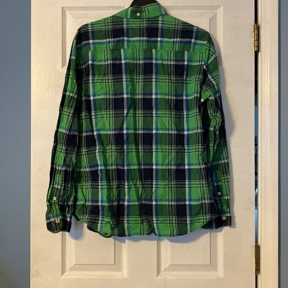 Aeropostale mens button down; size large
